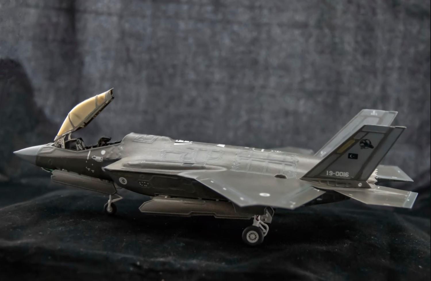 PM Model F-35A Lightning 2 Plastik Uçak Maket Kiti PM Model F-35A Lightning 2 Plastik Uçak Maket Kiti