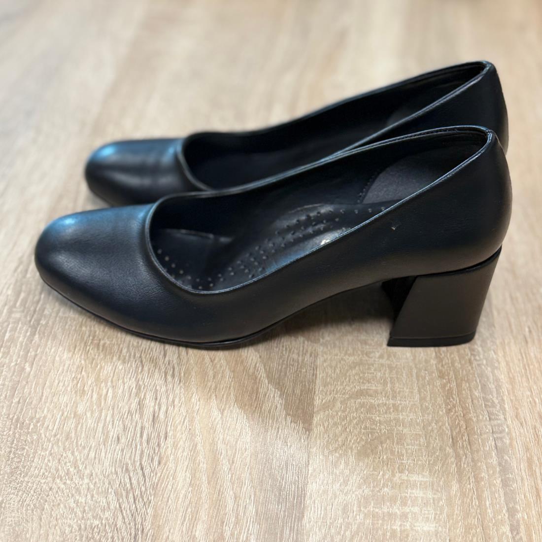 HOSTES AYAKKABI SIYAH TOPUKLU 4 CM HOSTES AYAKKABI SIYAH TOPUKLU 4 CM