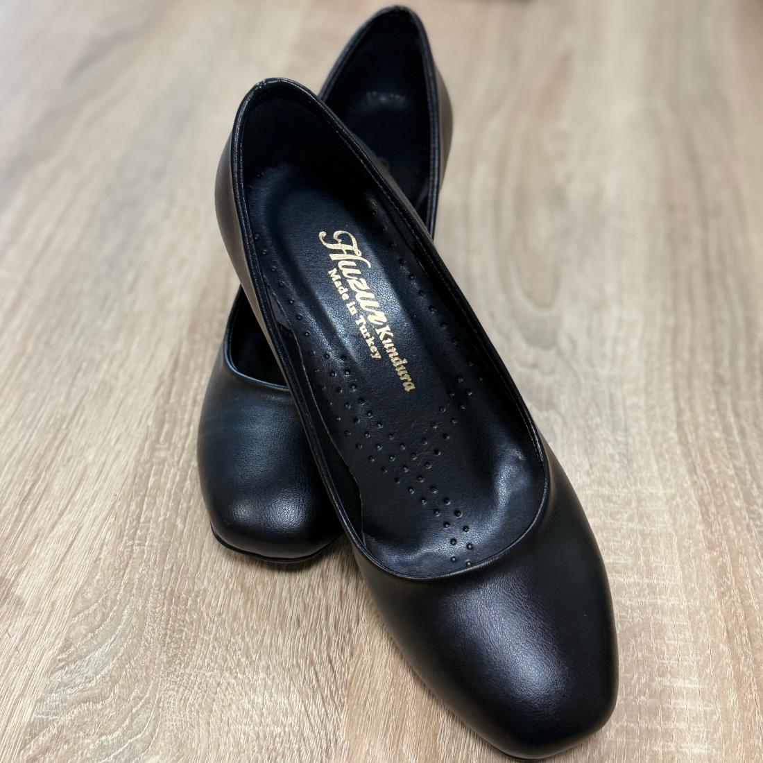 HOSTES AYAKKABI SIYAH TOPUKLU 4 CM HOSTES AYAKKABI SIYAH TOPUKLU 4 CM